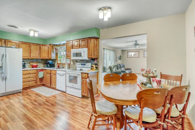 35 S Woodcrest Drive N, Fargo, ND 58102