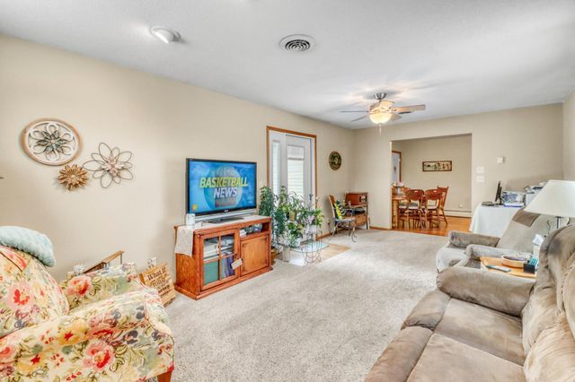 35 S Woodcrest Drive N, Fargo, ND 58102