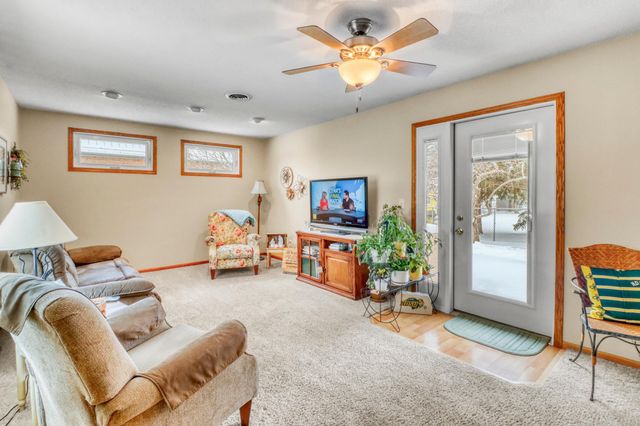 35 S Woodcrest Drive N, Fargo, ND 58102