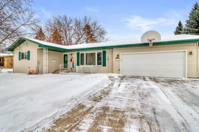 35 S Woodcrest Drive N, Fargo, ND 58102