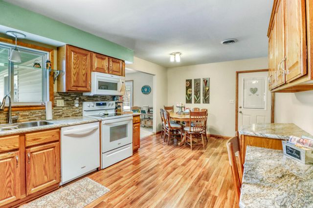 35 S Woodcrest Drive N, Fargo, ND 58102