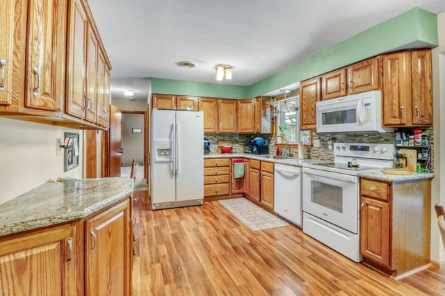 35 S Woodcrest Drive N, Fargo, ND 58102