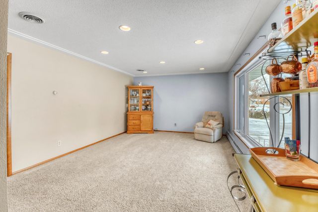 35 S Woodcrest Drive N, Fargo, ND 58102