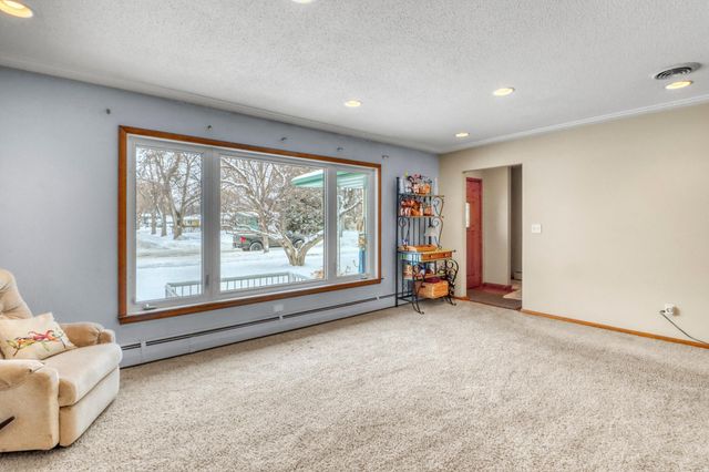 35 S Woodcrest Drive N, Fargo, ND 58102