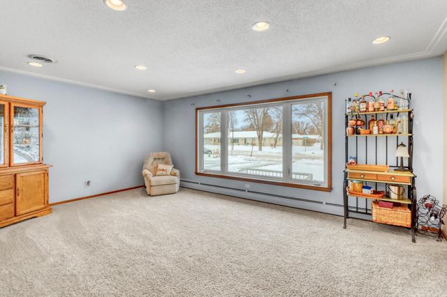 35 S Woodcrest Drive N, Fargo, ND 58102