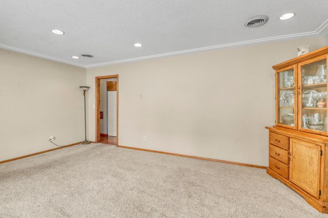 35 S Woodcrest Drive N, Fargo, ND 58102