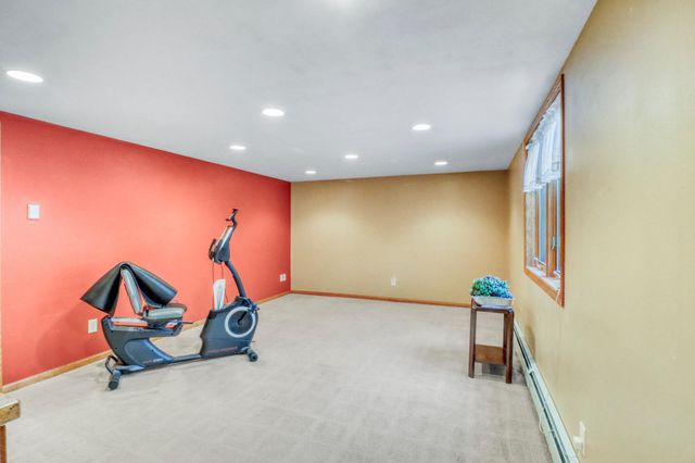 35 S Woodcrest Drive N, Fargo, ND 58102