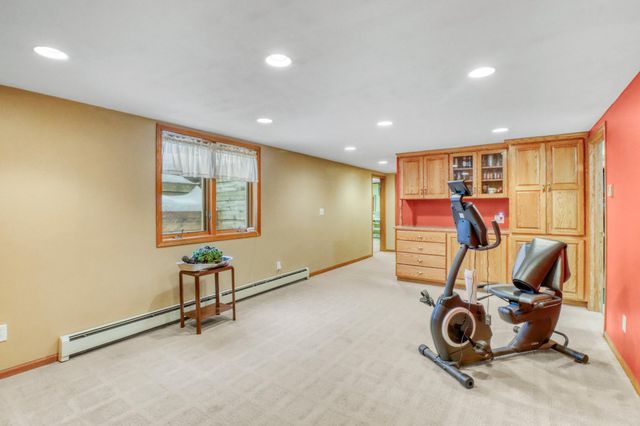 35 S Woodcrest Drive N, Fargo, ND 58102