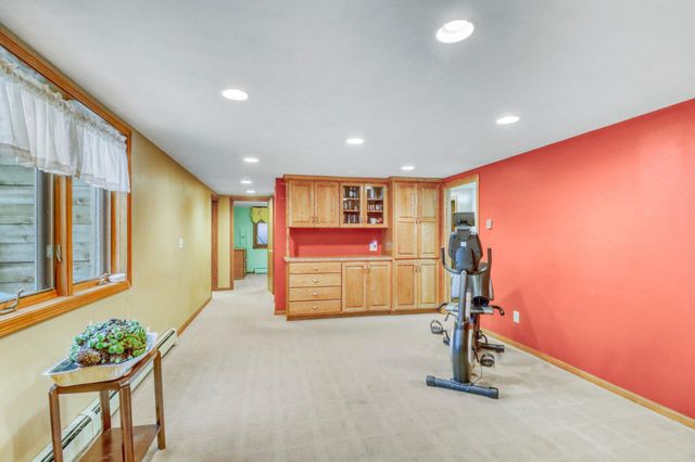 35 S Woodcrest Drive N, Fargo, ND 58102