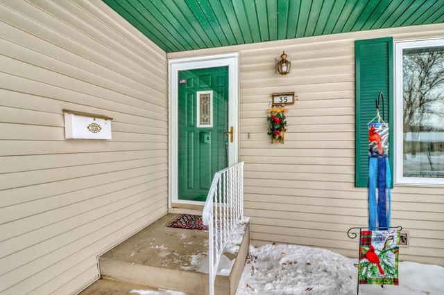 35 S Woodcrest Drive N, Fargo, ND 58102