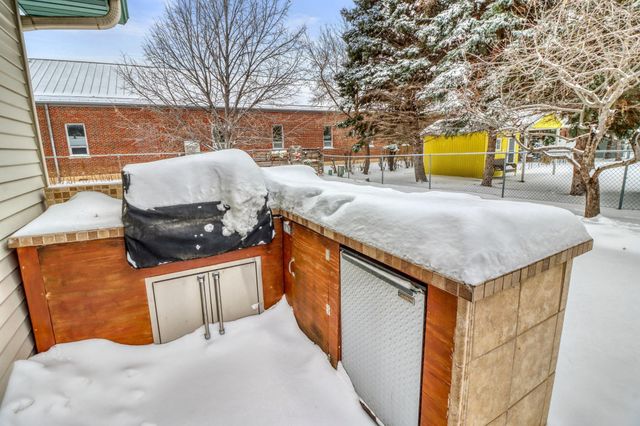 35 S Woodcrest Drive N, Fargo, ND 58102