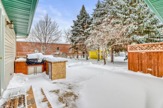 35 S Woodcrest Drive N, Fargo, ND 58102