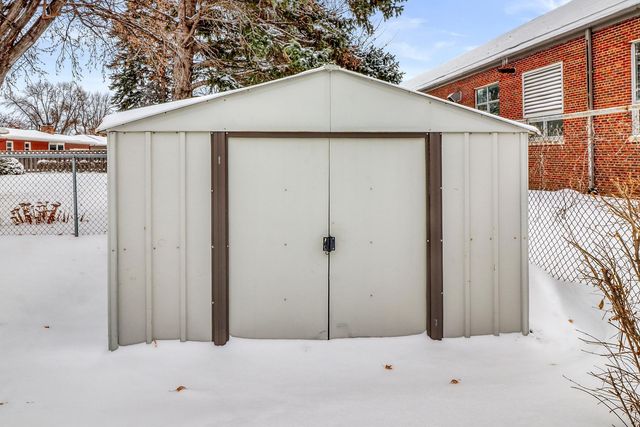 35 S Woodcrest Drive N, Fargo, ND 58102