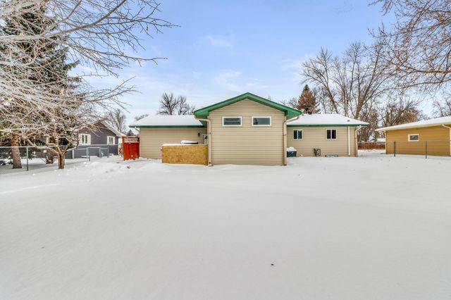 35 S Woodcrest Drive N, Fargo, ND 58102