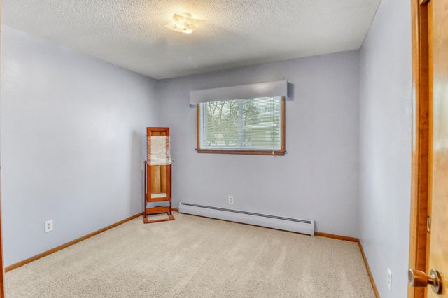 35 S Woodcrest Drive N, Fargo, ND 58102