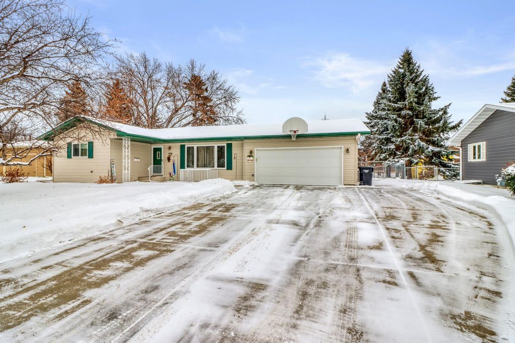35 S Woodcrest Drive N, Fargo, ND 58102