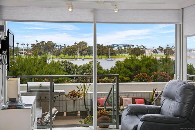 1770 Avenida Del Mundo 106, Coronado, CA 92118