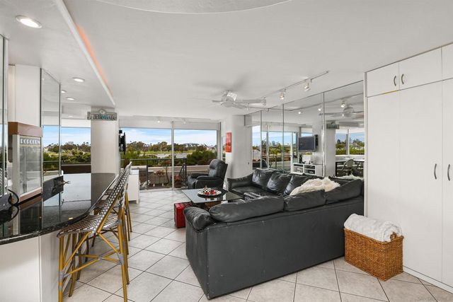 1770 Avenida Del Mundo 106, Coronado, CA 92118