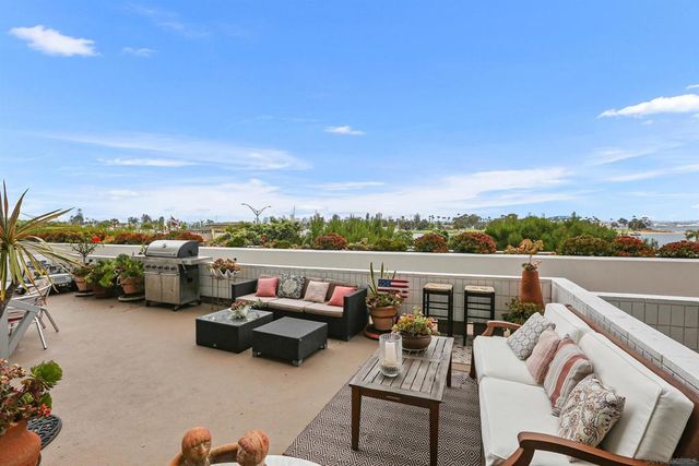 1770 Avenida Del Mundo 106, Coronado, CA 92118