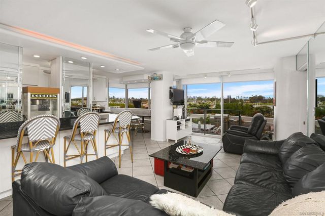 1770 Avenida Del Mundo 106, Coronado, CA 92118