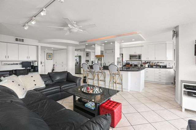 1770 Avenida Del Mundo 106, Coronado, CA 92118