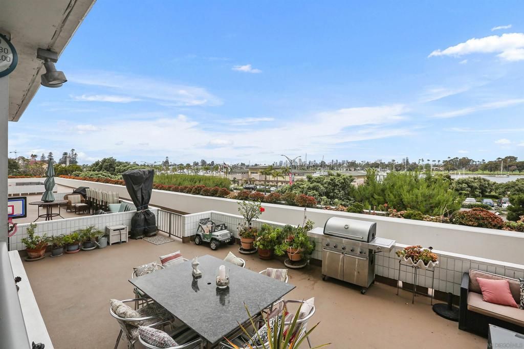 1770 Avenida Del Mundo 106, Coronado, CA 92118