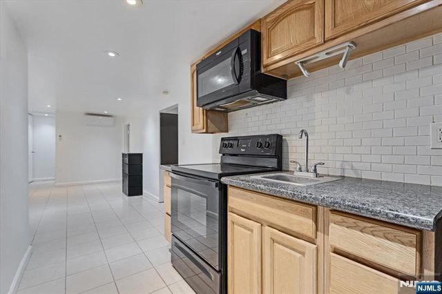 94 Manchester Avenue, Paterson, NJ 07502