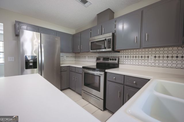 565 Killingsworth Road, Jesup, GA 31545