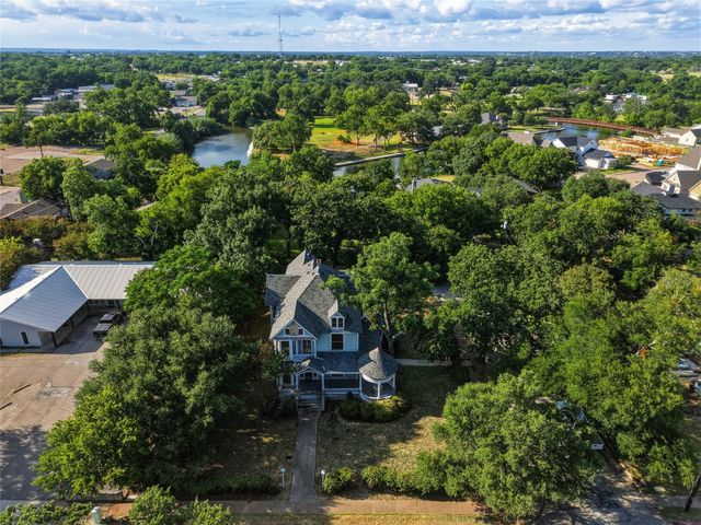 221 E Bridge Street, Granbury, TX 76048