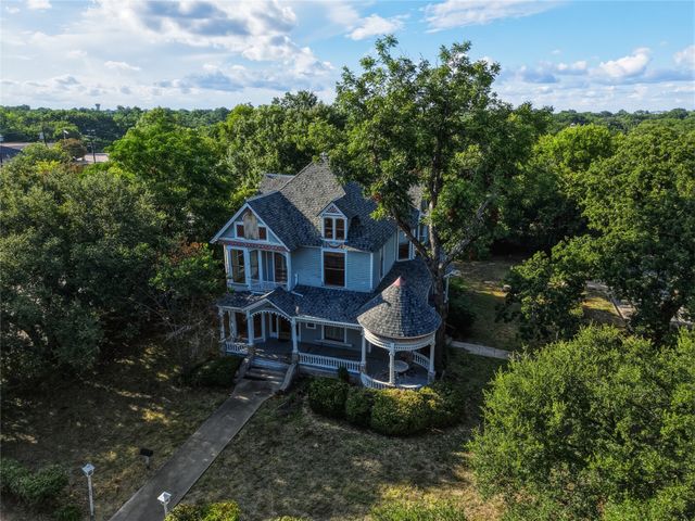 221 E Bridge Street, Granbury, TX 76048