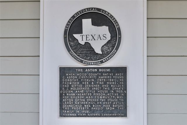 221 E Bridge Street, Granbury, TX 76048