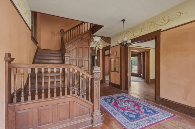 221 E Bridge Street, Granbury, TX 76048