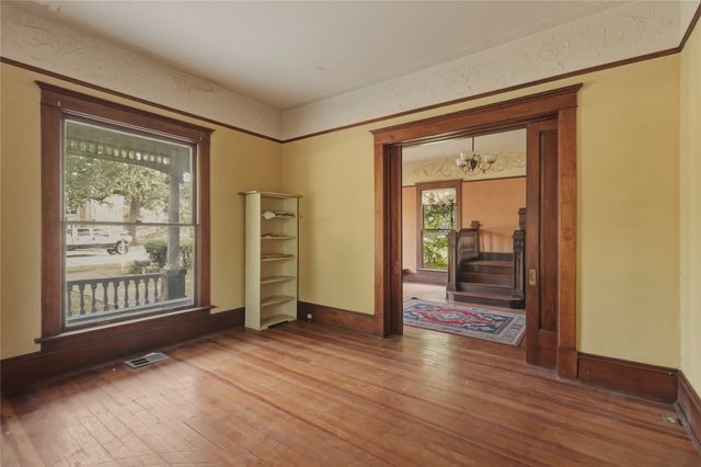 221 E Bridge Street, Granbury, TX 76048