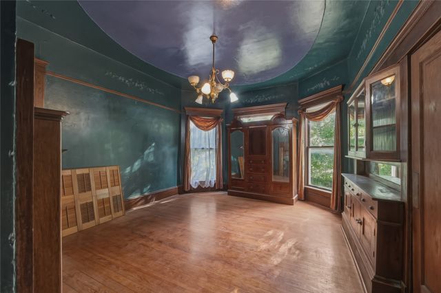 221 E Bridge Street, Granbury, TX 76048
