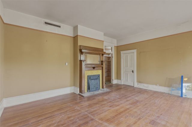 221 E Bridge Street, Granbury, TX 76048