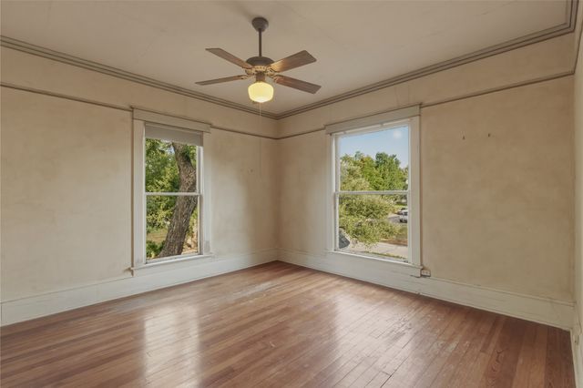 221 E Bridge Street, Granbury, TX 76048