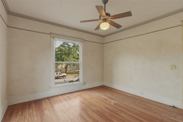 221 E Bridge Street, Granbury, TX 76048