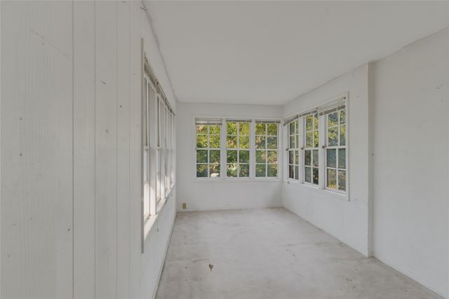 221 E Bridge Street, Granbury, TX 76048