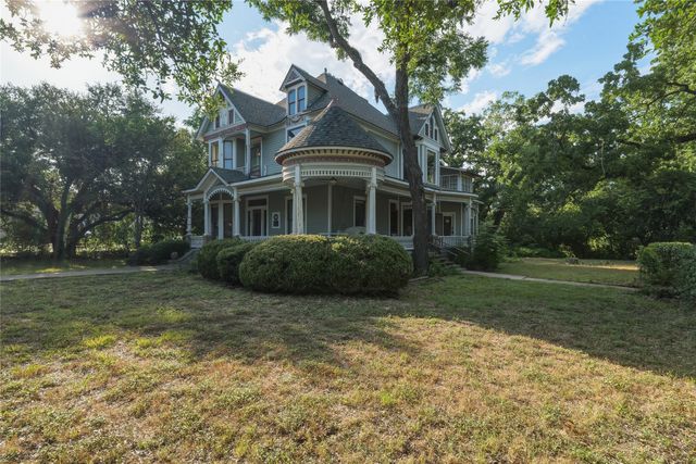 221 E Bridge Street, Granbury, TX 76048