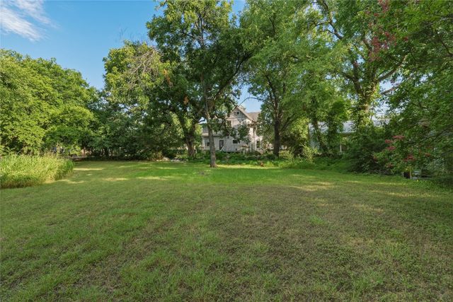 221 E Bridge Street, Granbury, TX 76048