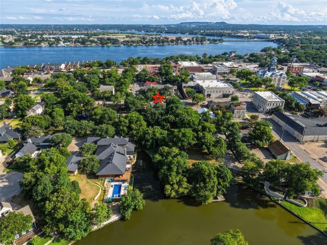 221 E Bridge Street, Granbury, TX 76048