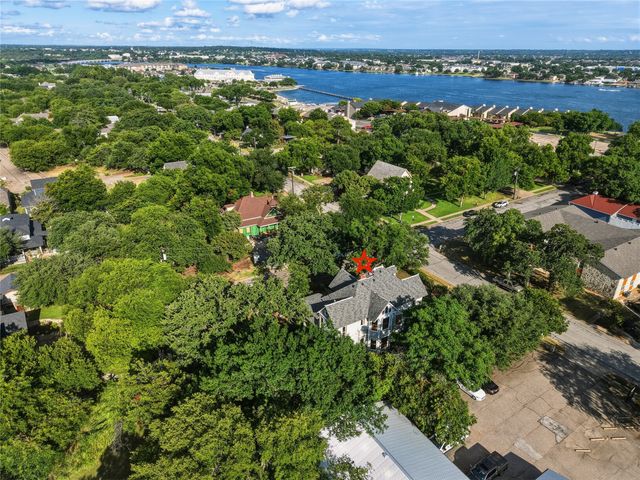 221 E Bridge Street, Granbury, TX 76048