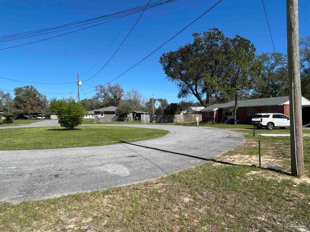 5 Bell Ct, Pensacola, FL 32507