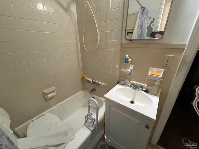 5 Bell Ct, Pensacola, FL 32507