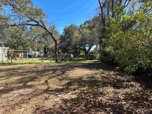 5 Bell Ct, Pensacola, FL 32507