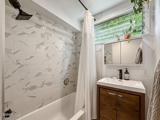 1528 Yale Street 3, Santa Monica, CA 90404