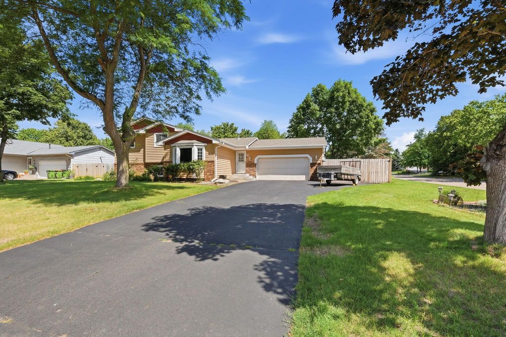 1725 129th Lane NW, Coon Rapids, MN 55448