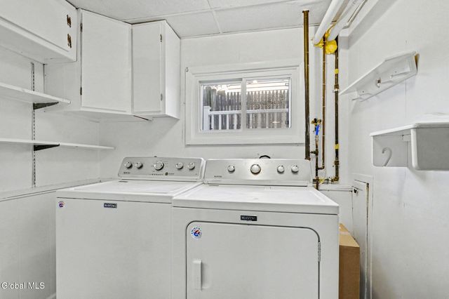 54 Forts Ferry Road, Colonie, NY 12110