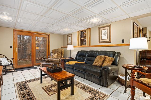 746 HERITAGE Drive, Mackinaw, IL 61755