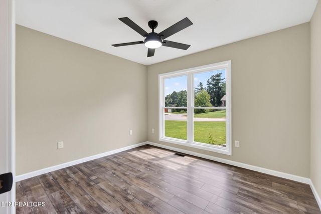 174 Grove Loop, Crossville, TN 38555